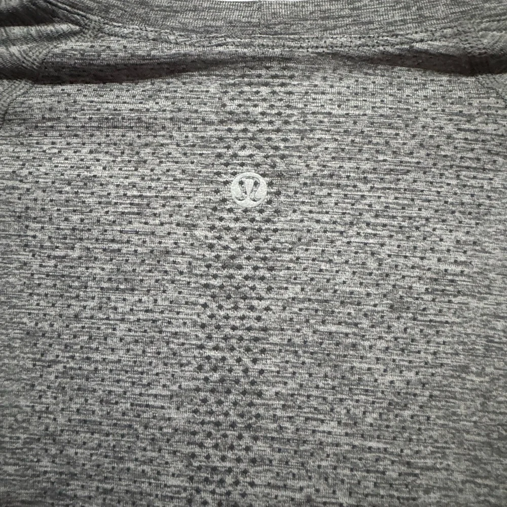 Lulu Lemon Swiftly Tech long Sleeve 2.0 - Picture 5 of 5